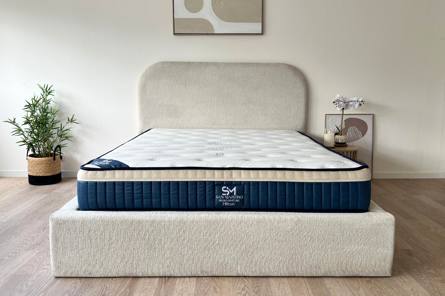 Chenille avec tete de lit