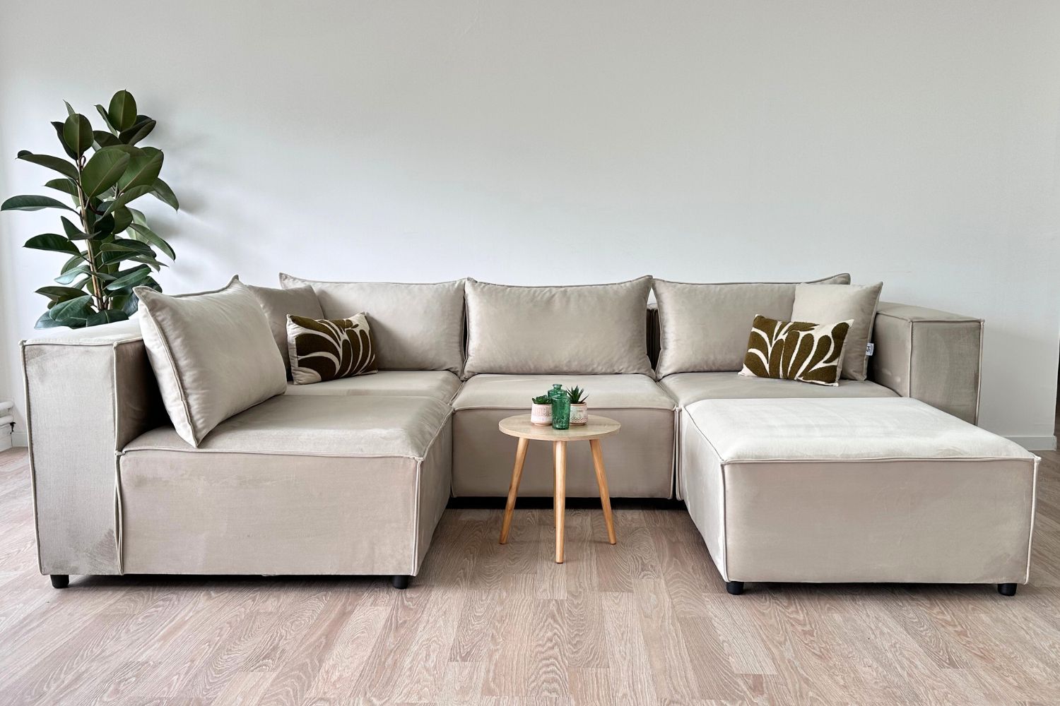 Canapé ELEGANCE velours modulable 4+1 avec pouf