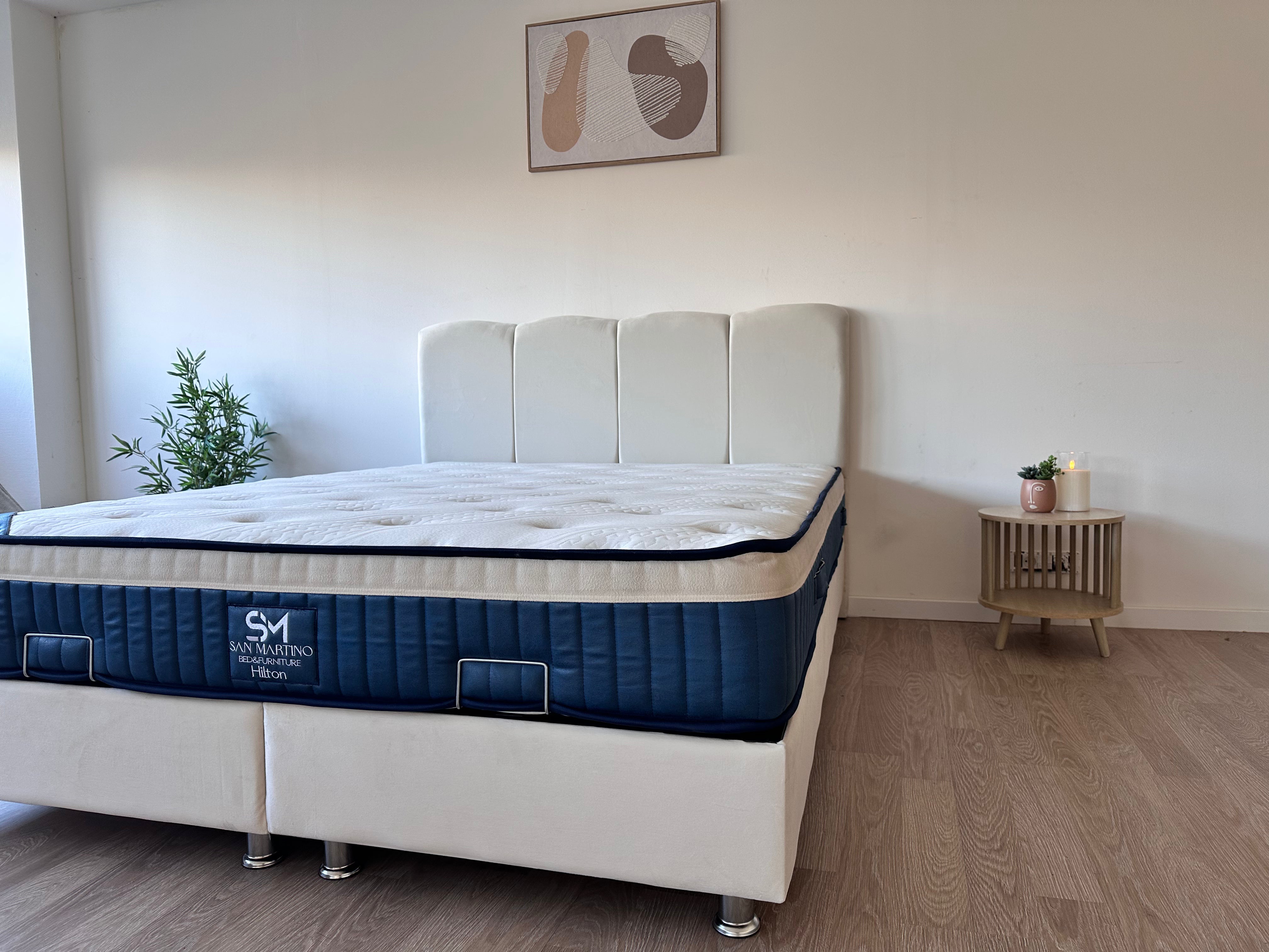 Lit Coffre Celia, Blanc Cassé, Velours, Sommier Relevable, Rangement Intégré, Lit Moderne