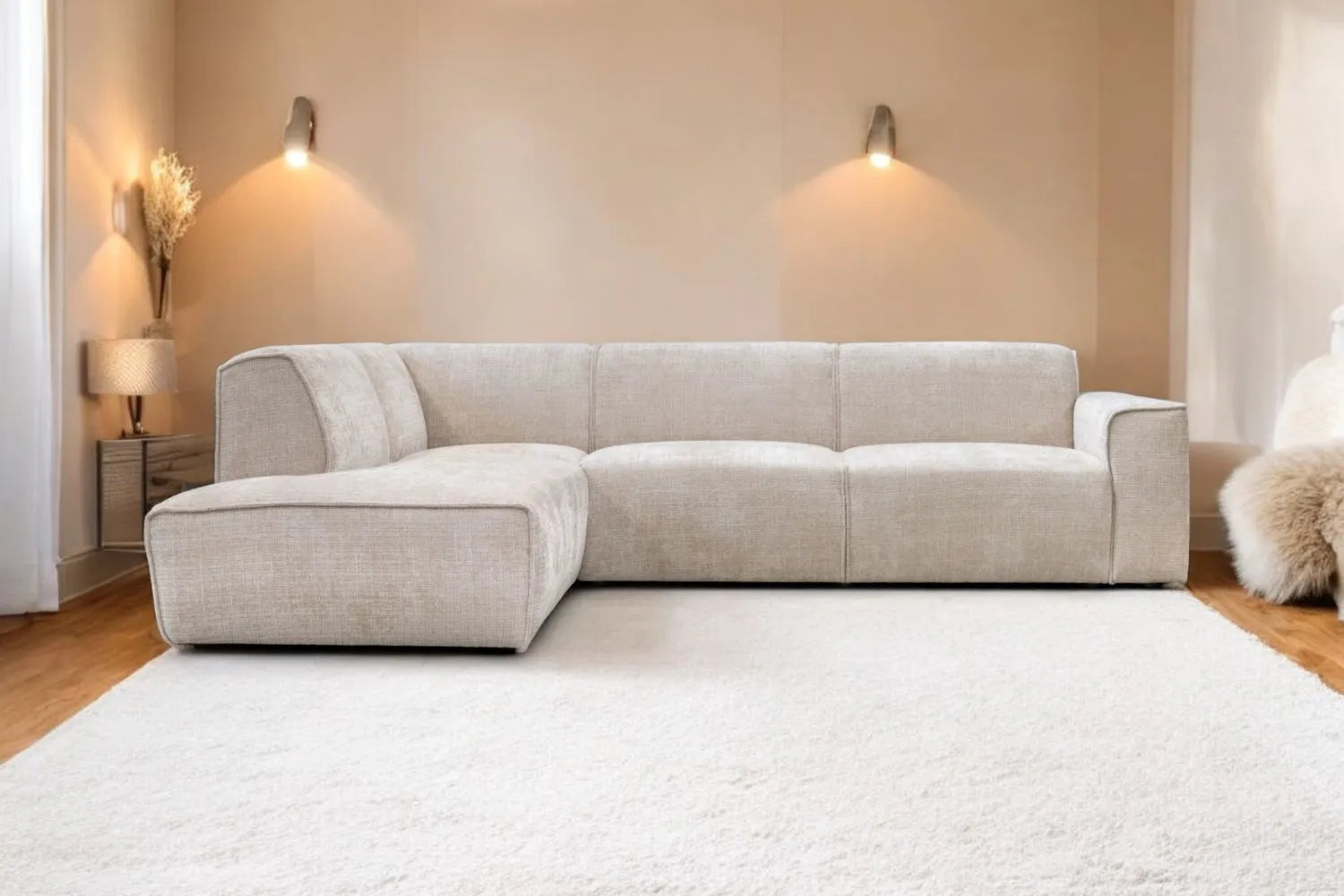 Canapé d'angle COLETTE Marbella beige dans un salon élégant