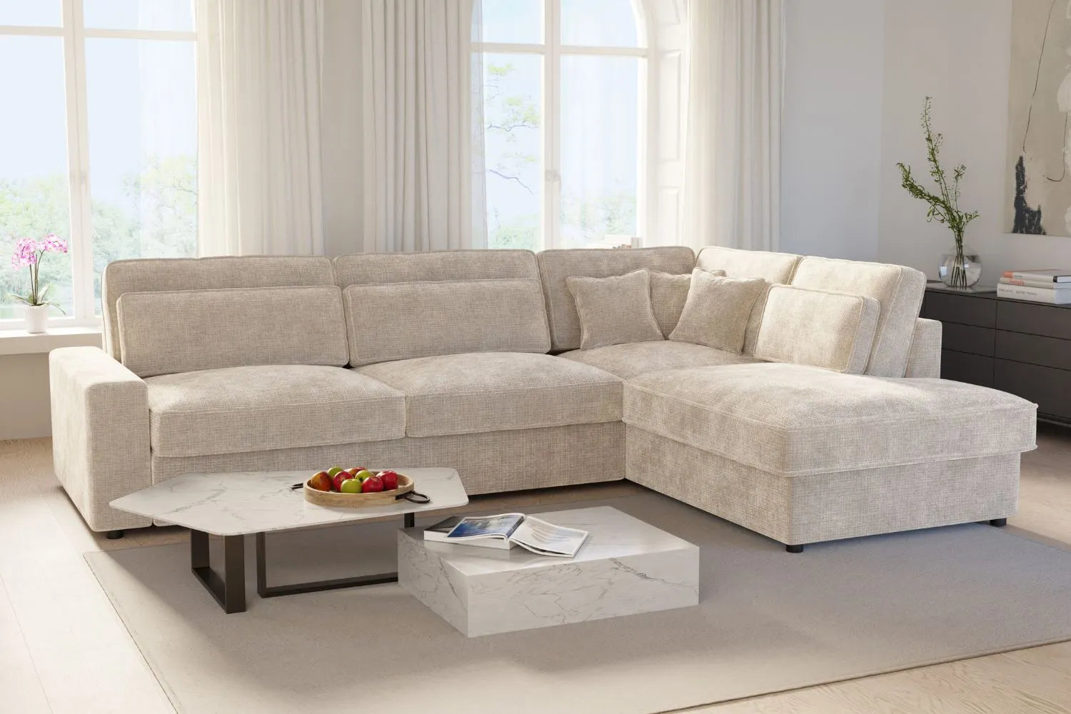 Canapé d'angle LEXUS en marbella beige, installé dans un salon moderne avec table basse et design élégante.