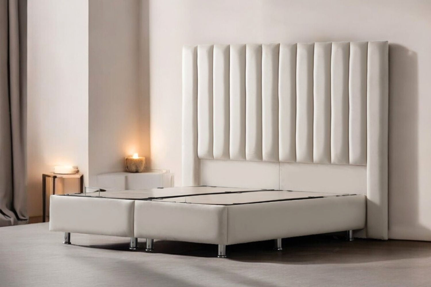 Lit coffre ATHENA velours blanc cassé avec tête de lit