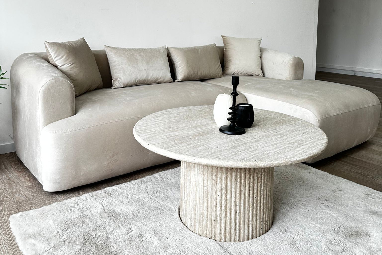 Confortable et spacieux, il est parfait pour les moments de détente, les soirées en famille ou entre amis. 