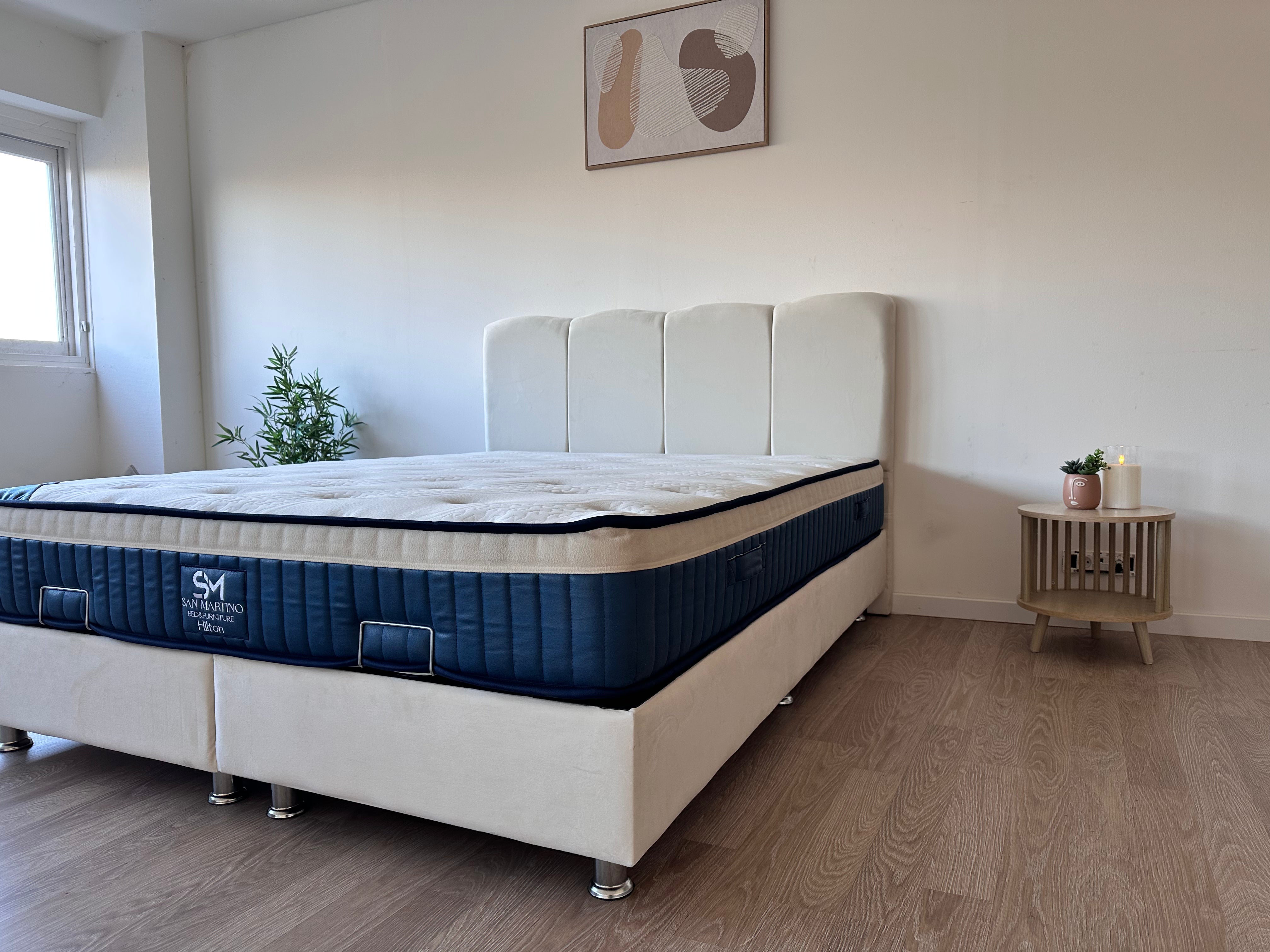 Lit Coffre Celia, Blanc Cassé, Velours, Sommier Relevable, Rangement Intégré, Lit Moderne