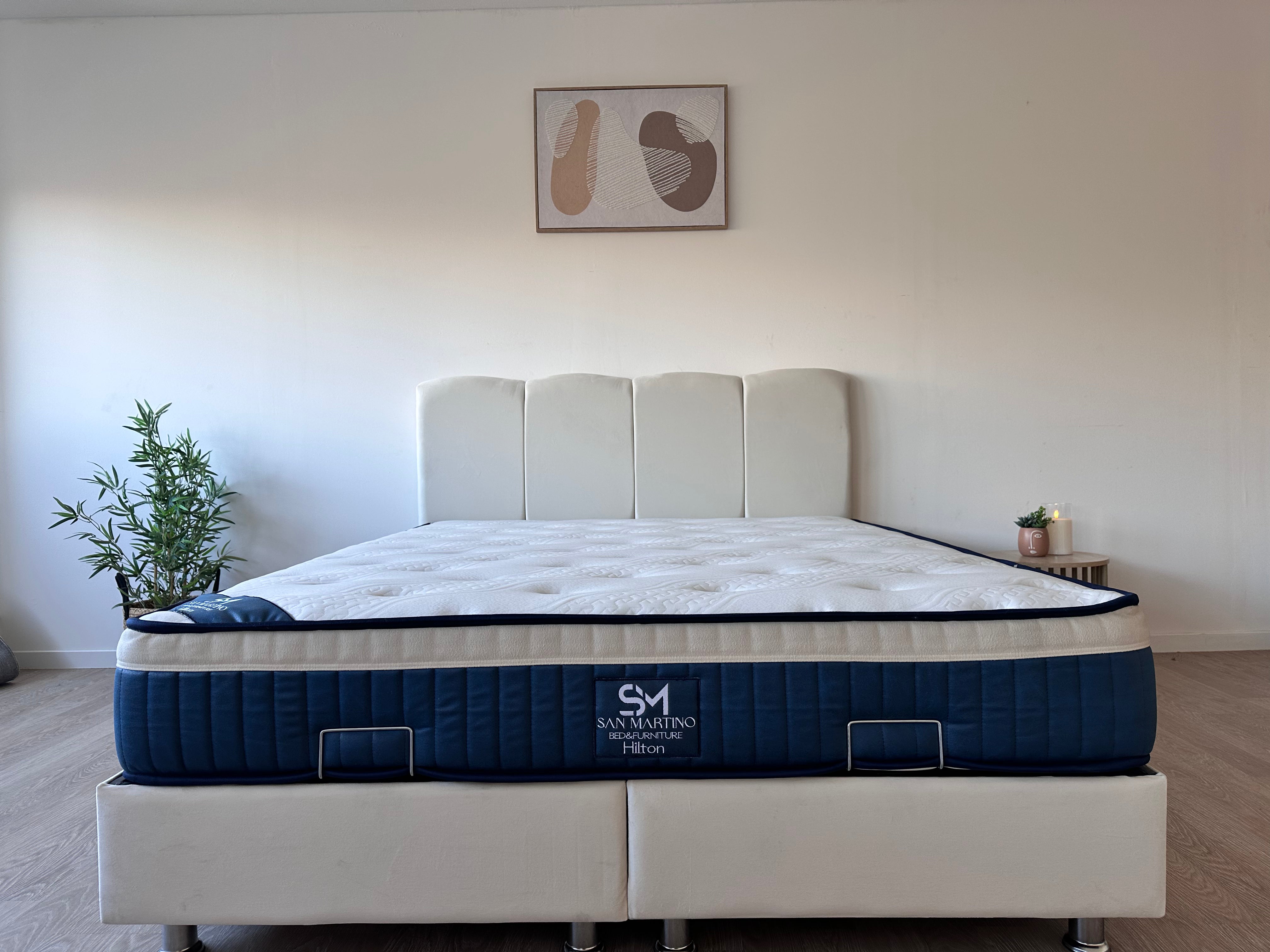 Lit Coffre Celia, Blanc Cassé, Velours, Sommier Relevable, Rangement Intégré, Lit Moderne