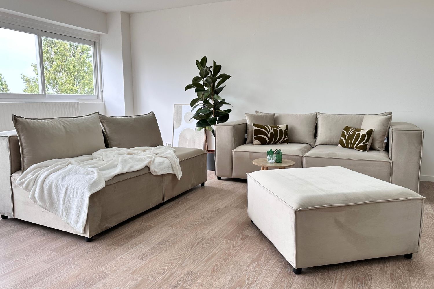 Canapé ELEGANCE velours modulable 4+1 avec pouf