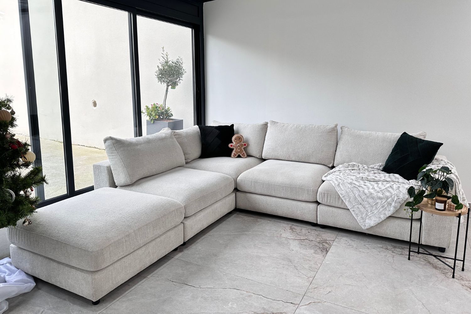 Canapé JULIA modulable chenille 4+1 pouf