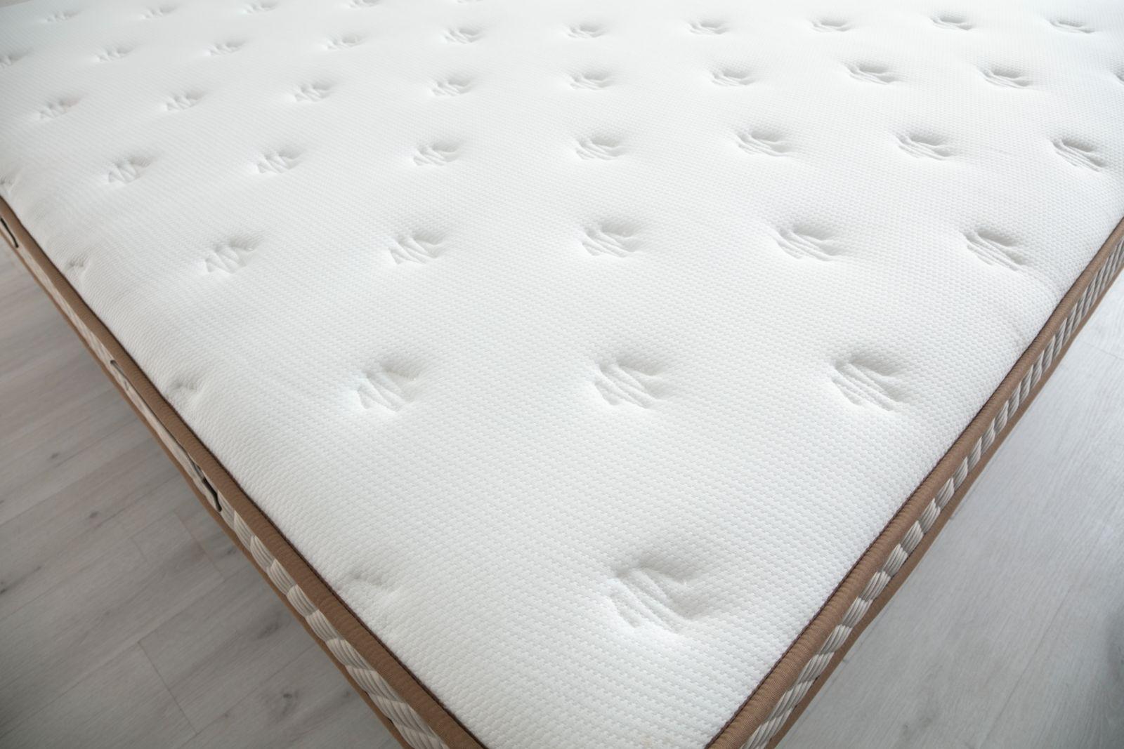 Matelas Premium Deluxe 26 cm Ressorts Ensachés